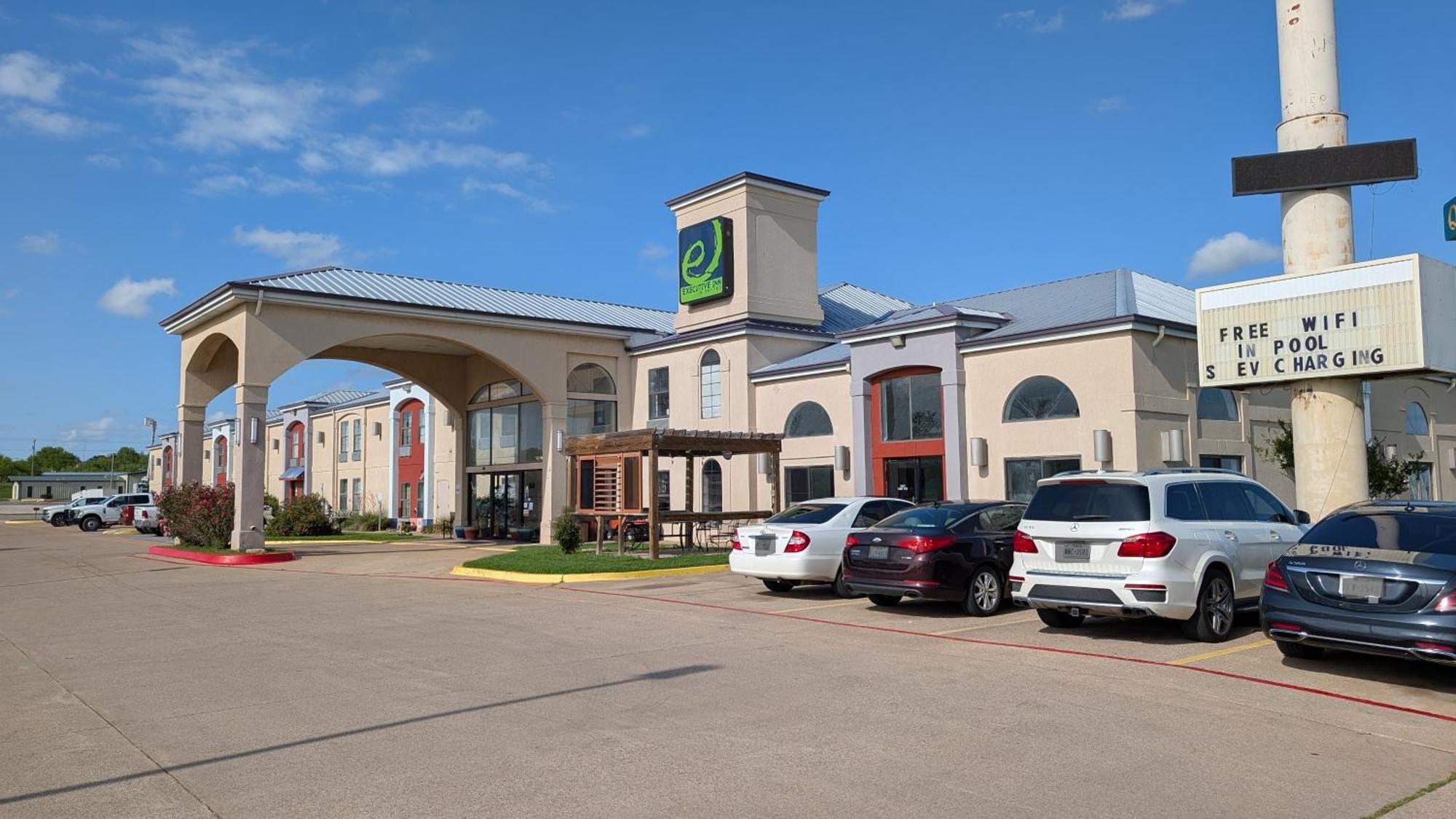 Executive Inn And Suites Уичита Фолс Екстериор снимка